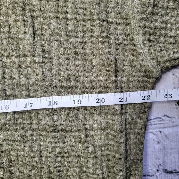 We The Free People South Side Thermal Knit Oversized Off Shoulder Top Green Sz S - Picture 9 of 12